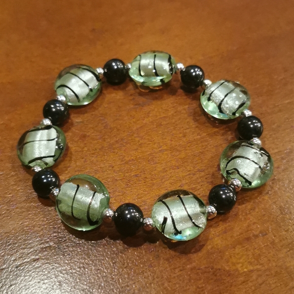 Costume Jewelry bracelets - Picture 6 of 6